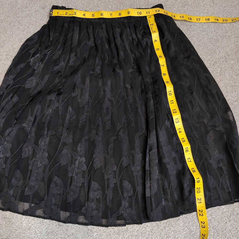 Black Pleated Vintage Floral Burnout Skirt - Picture 4 of 4